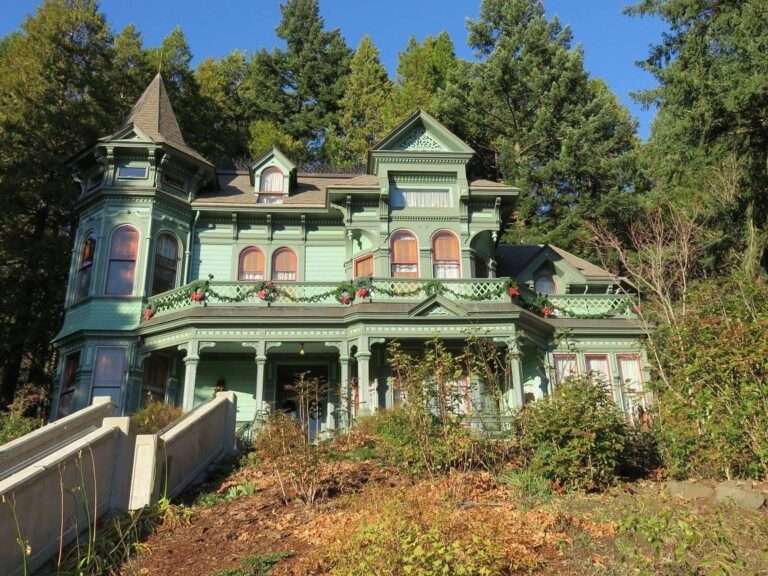 Echoes of Victorian Elegance: The Story of Eugene’s Shelton McMurphey Johnson House